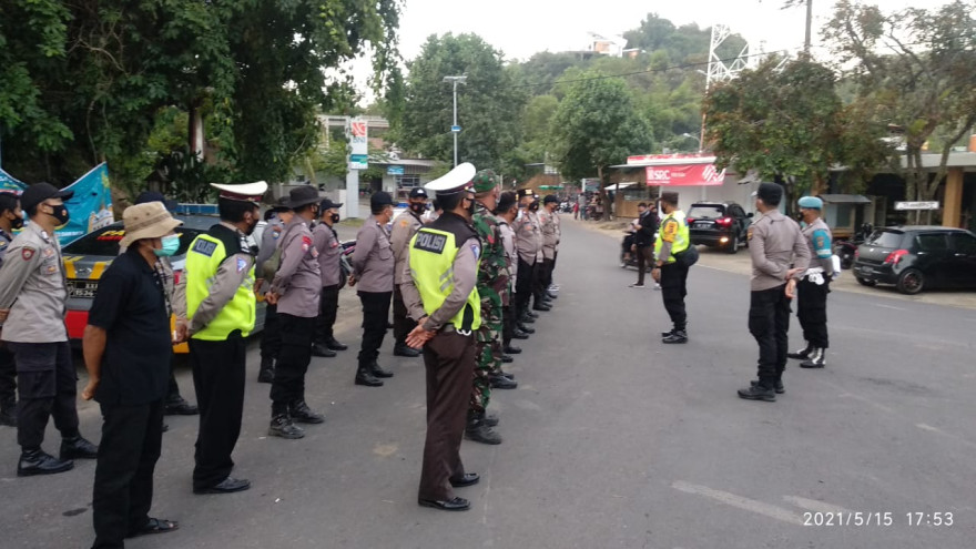 Penutupan sementara pintu masuk Kawasan wisata Patai Selong Belanak pasca Lebaran 2021